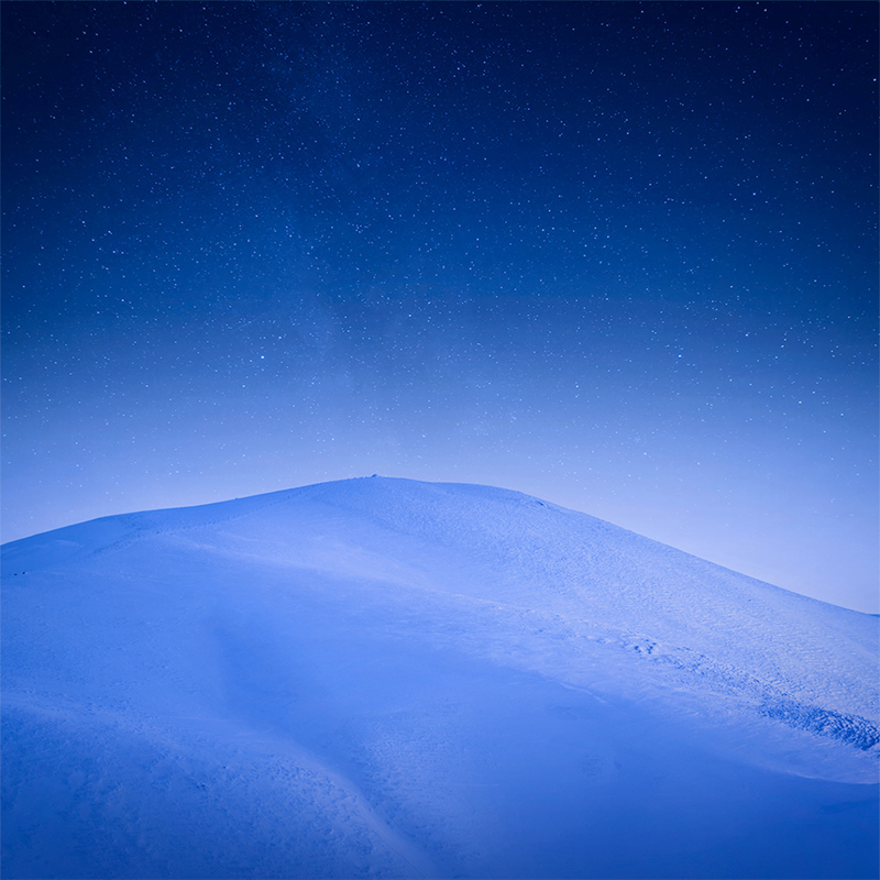 Détail de la vue depuis le sommet du puy de la Tâche la nuit, en hiver - Photo d'une montagne Auvergnate la nuit, en hiver, par Brok