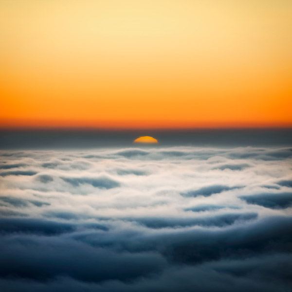 soleil ouchant sur mer de nuages, Brok photographie